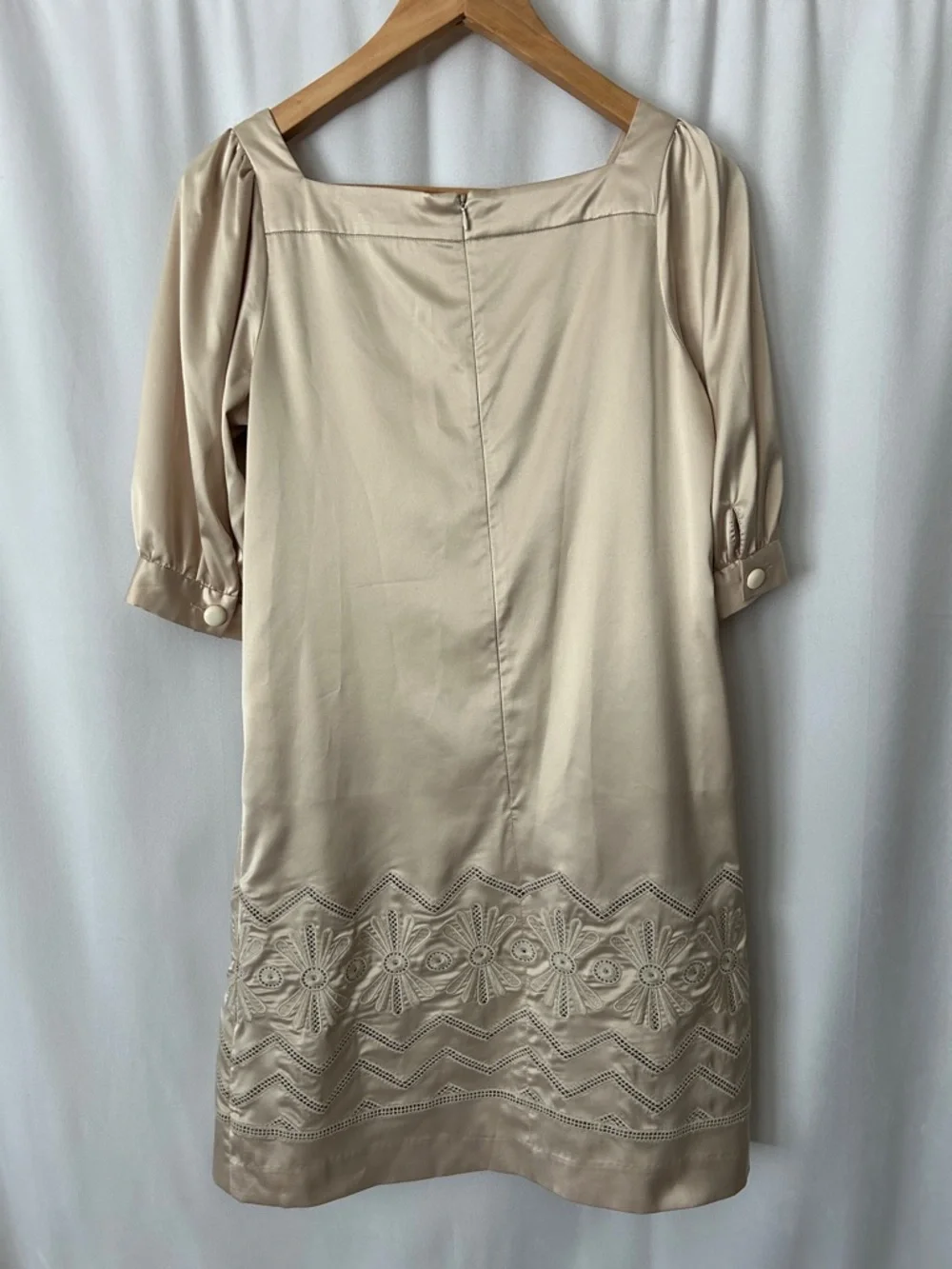Chloé Luxurious Taupe Silk 3/4 Sleeve Floral Shift Sheath Mini Dress *Size 4* 🌺🌺 - Picture 2 of 9